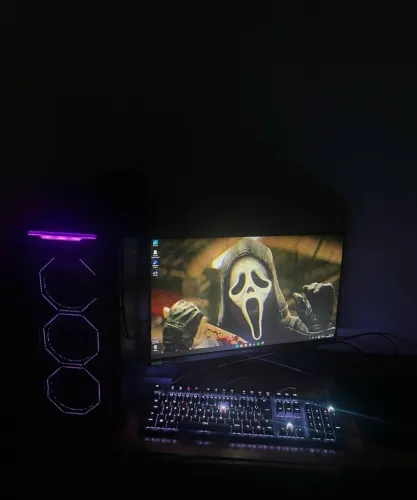 PC Gamer completo pronto para uso, acompanha monitor 240Hz, teclado e mouse.