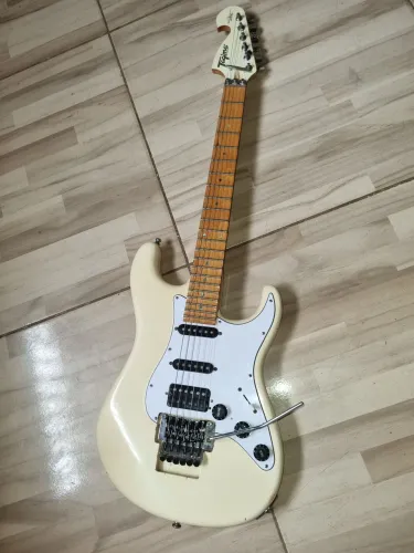 Tagima E2 captadores kent Armstrong e squier