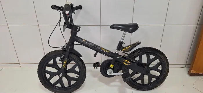 Bicicleta Infantil Batman Aro 16 Bandeirante Preto - Com Rodinhas Freio V-brake