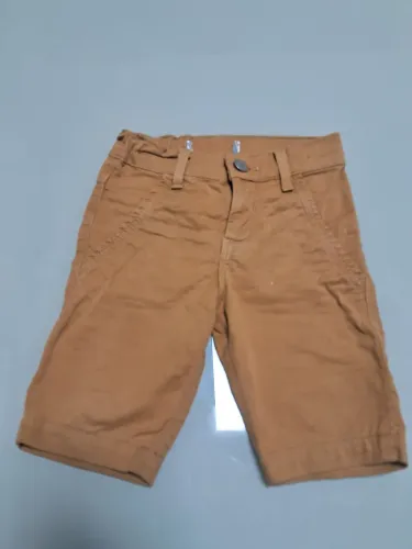 Bermuda Inf. Masculina veste de 1 a 3 anos em bom estado de conservação.