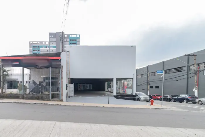 Galpão na Avenida Amador Bueno da Veiga, N. 3195  450 m²