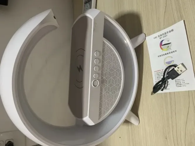 Luminaria LED RGB BT2301 - caixa som Bluetooth 5.2, carregador inducao e radio FM