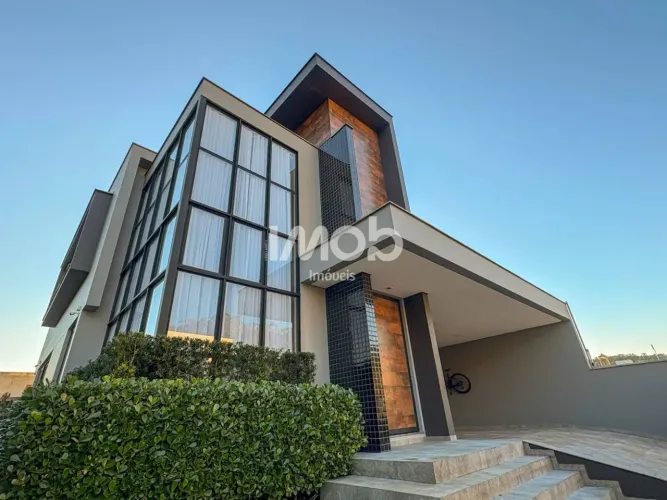 CASA COM 2 SUÍTES + 2 QUARTOS - AMIZADE