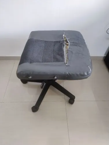 Cadeira de escritório desmontada