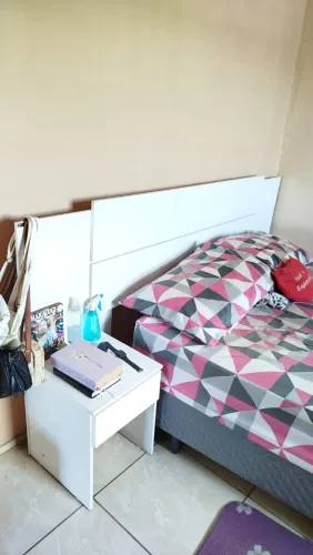 Cabeceira para cama casal com dois criados-mudos