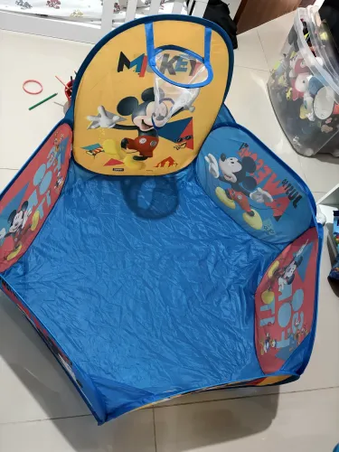Vendo piscina de bolinhas infantil Mickey com 50 bolinhas