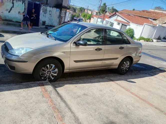 Ford Focus Sedan 1.6/1.6 Flex 8v/16v 4P Mec. 2005