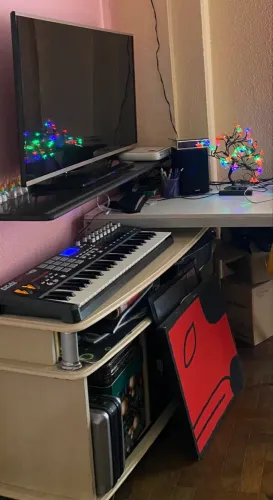 Controladora MIDI AKAI 49
