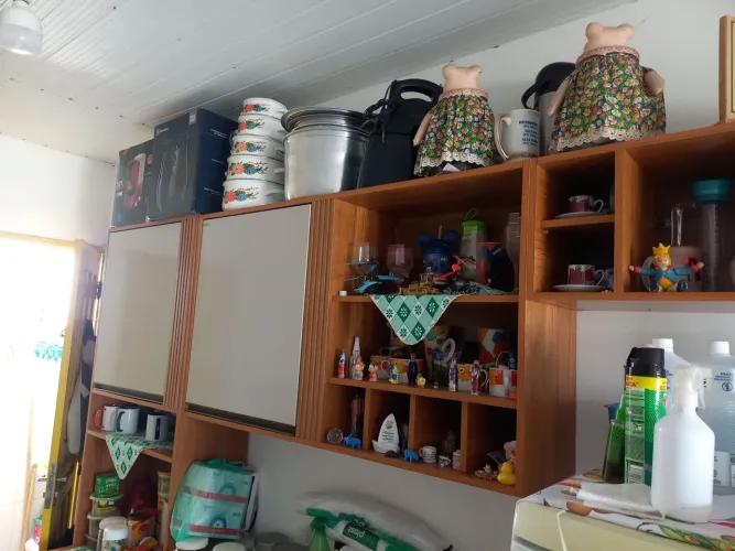 Vendo um armário e um guarda roupa infantil motivo mudança.