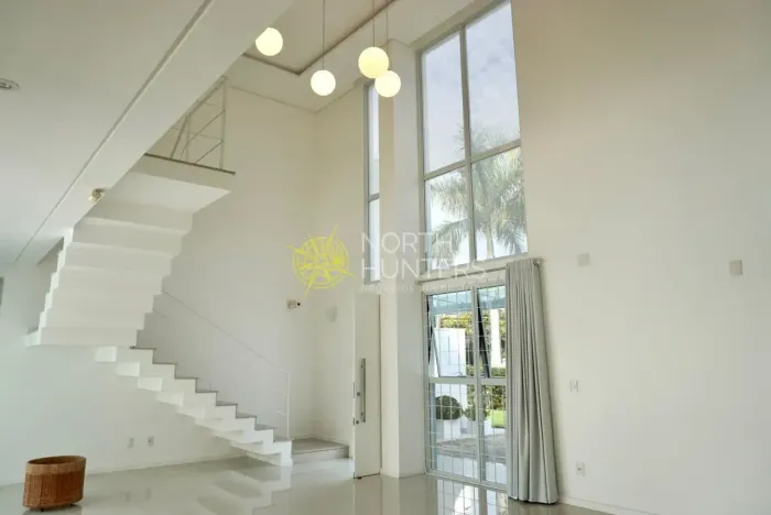 Casa com Piscina e 5 Dormitórios à Venda em Jurerê Internacional Florianópolis