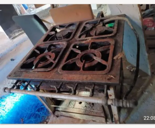 Vendo dois fogões industrial em bom estado