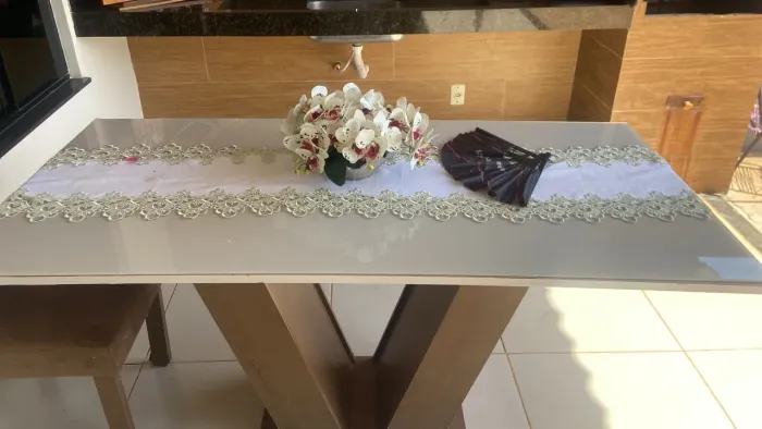 Vendo mesa 6 lugares Só a mesa R$300