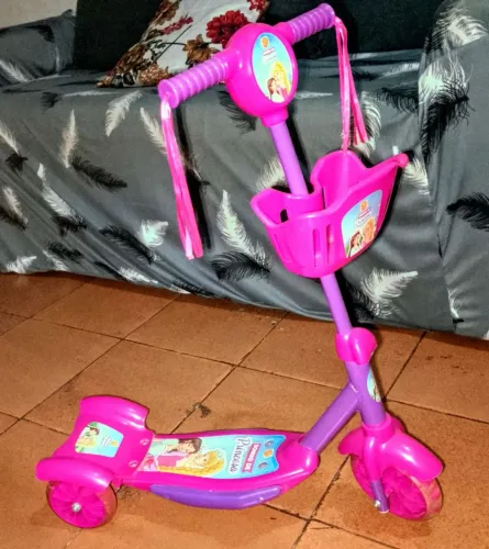 Patinete musical infantil.