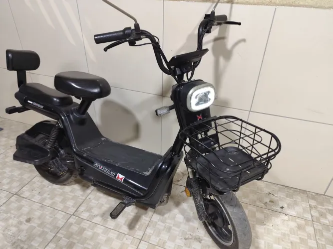 Vendo uma moto elétrica