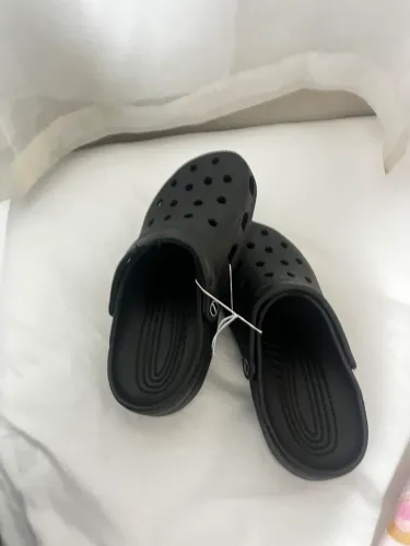 Crocs babuche novo com corda de segurança 
