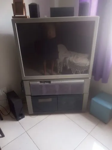 Vendo Tv de projeção Sony 43 polegadas... Raridade