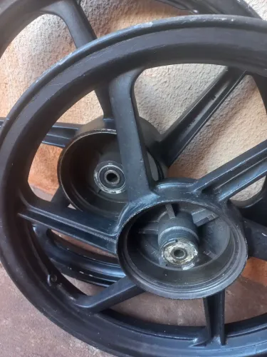 Rodas da titan  150 .. Serve na  fan  2009   pra frente 