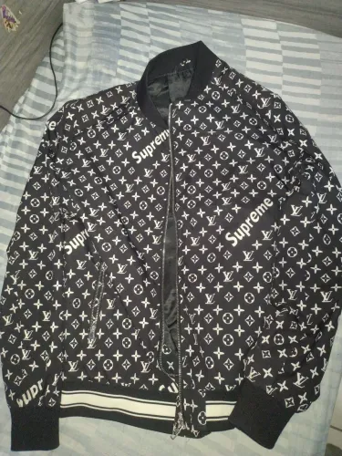 Jaqueta Armani X supreme