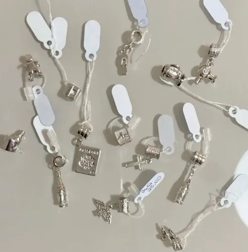 Kit com 5 berloques banhados no ródio branco