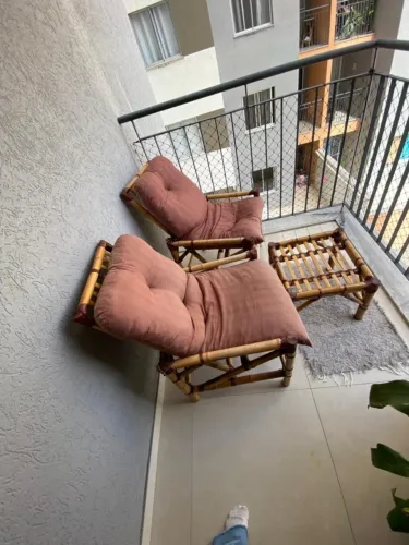 Cadeira de Bambu com mesa de centro