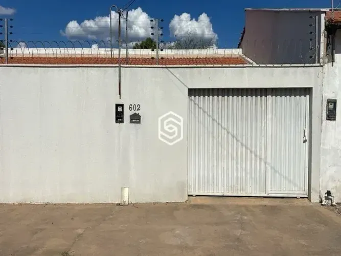 CASA NO BAIRRO CAJUEIRO COM 2 QUARTOS SENDO 1 SUITE, SALA DE ESTAR/JANTAR, COZINHA, BANHEI