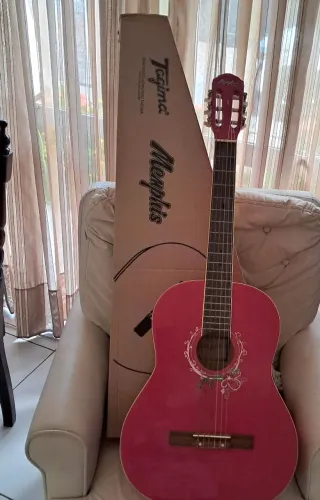Violão Tagima Memphis, cor de rosa. Usado poucos dias. Com capa, na caixa.