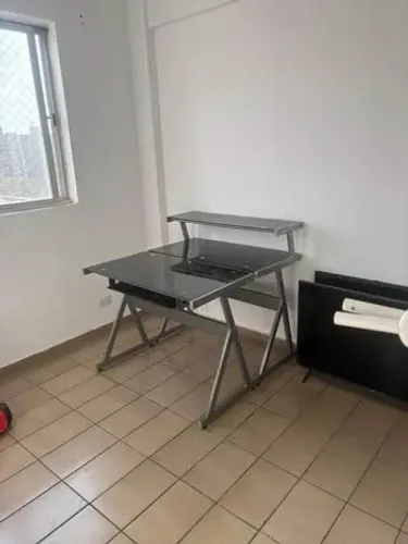 Venda - se Mesa em L de vidro 