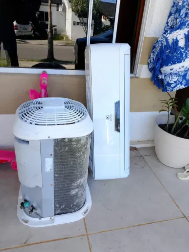 AR-CONDICIONADO ELECTROLUX 12.000 BTUs + INSTALAÇÃO