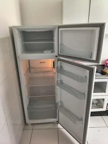 Geladeira Consul 334L 220V