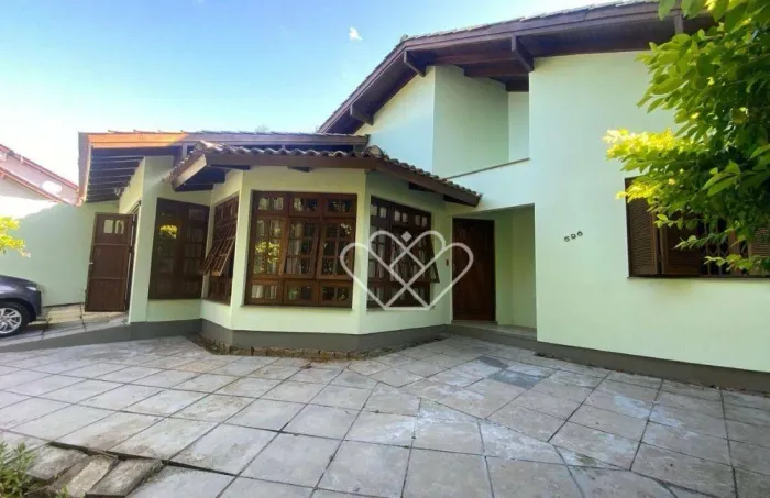 Casa com Piscina e Churrasqueira no Bairro Dom Feliciano, Gravataí O Lar Perfeito para Su