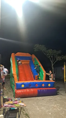 Tobogã Inflável em ótimo estado!