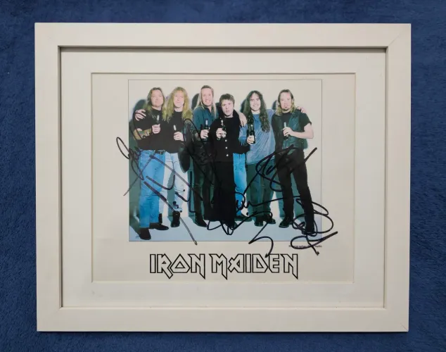 Cartão Iron Maiden autografado