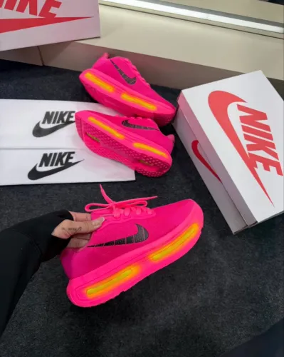 Tênis Nike Run Vomero Premium