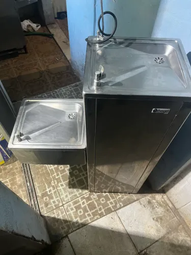 Bebedouro inox de coluna 127 volts todo bom sem defeito semi novo