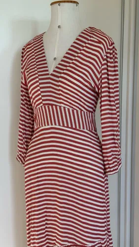 Vestido Maria Filó Midi Listrado Vermelho e Branco - Tam. M