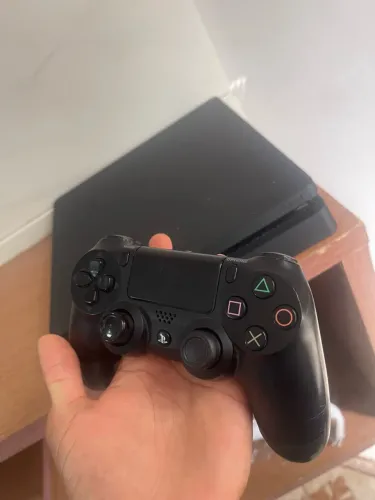 PS4 2 controles 1TB