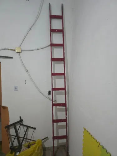escada de madeira para pintor