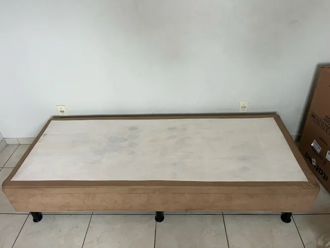 2 Colchões e 1 Cama box de solteiro