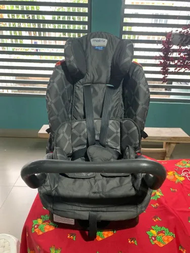 Cadeirinha para carro.
