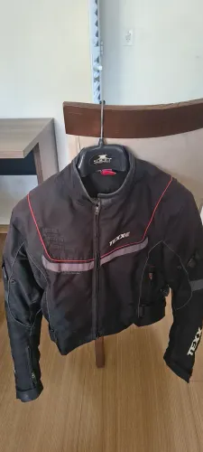 Vendo jaqueta de moto., 1 feminina e 1 masculina.