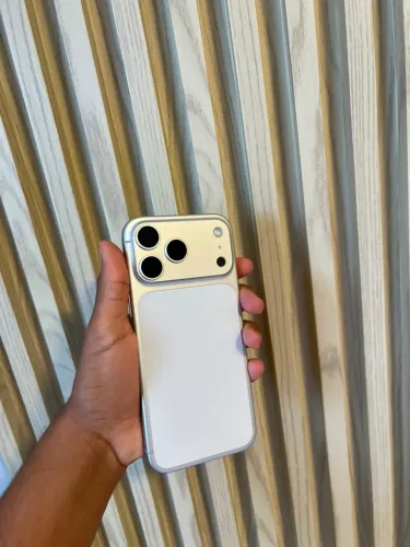 iPhone 17 pro max silver
