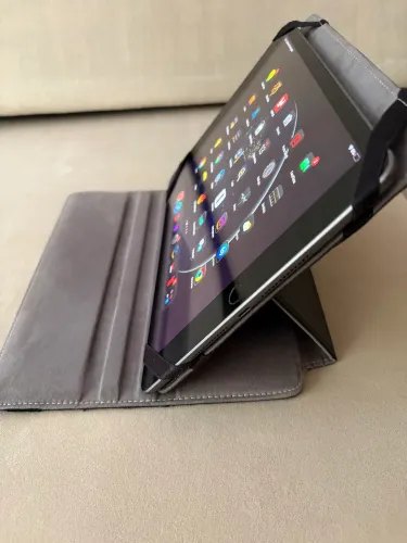 Capa giratória para iPad 5, 6, 7 e outras gerações.