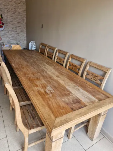 Mesa e 10 cadeira de madeira maciça