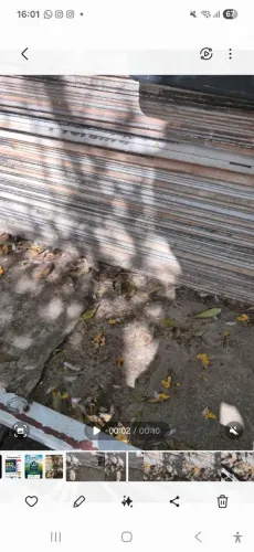 Vendo 50 telhas usadas em boas condições para areas e coberturas de casa .