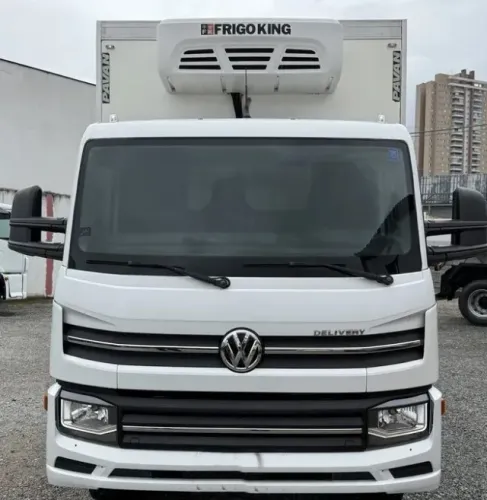 Volkswagen 11180 Delivery Baú 2020.