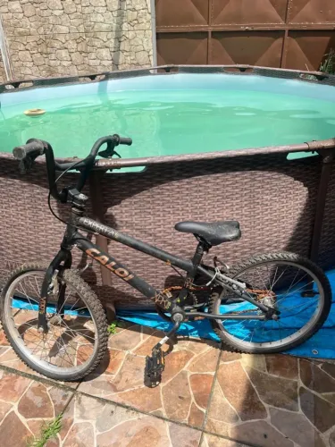 Bicicletas nunca usada porém a correia enferrujaram pois ficou no patio