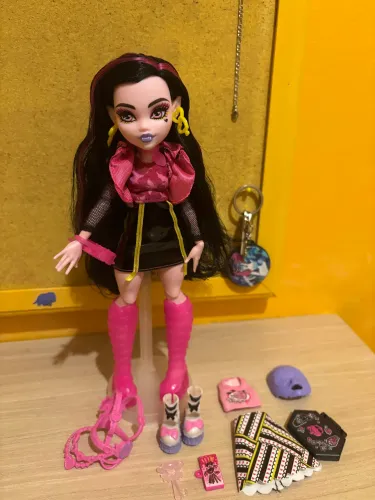 Draculaura neon frights Monster High g3