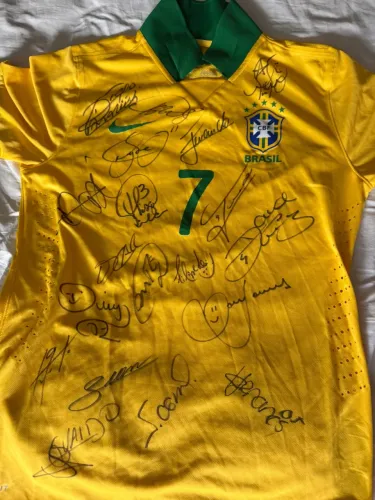 camisas da seleção autografada pra colecionador