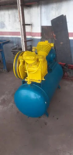 Compressor sem marca, 2 cabeçotes, usado, tudo funcionando