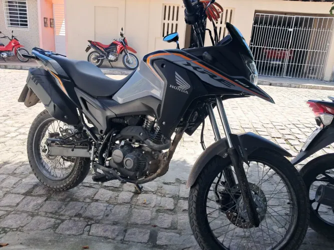 Moto muito boa Honda XRE 2025 R$25.500